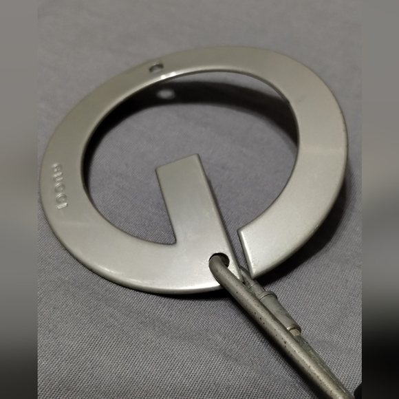 GUCCI BELT ~ BLACK LEATHER WITH SILVER "G" BUCKLE - Picture 10 of 16